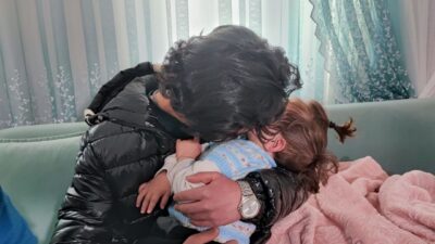 Adana’da bir apartmanda çıkan yangında yük asansörüyle 13’üncü kata çıkarak