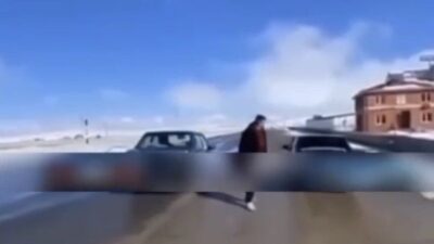 Kayseri’nin Felahiye ilçesinde Tofaş araçlarla yarış yapan ve bu anları