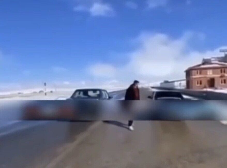 Kayseri’nin Felahiye ilçesinde Tofaş araçlarla yarış yapan ve bu anları