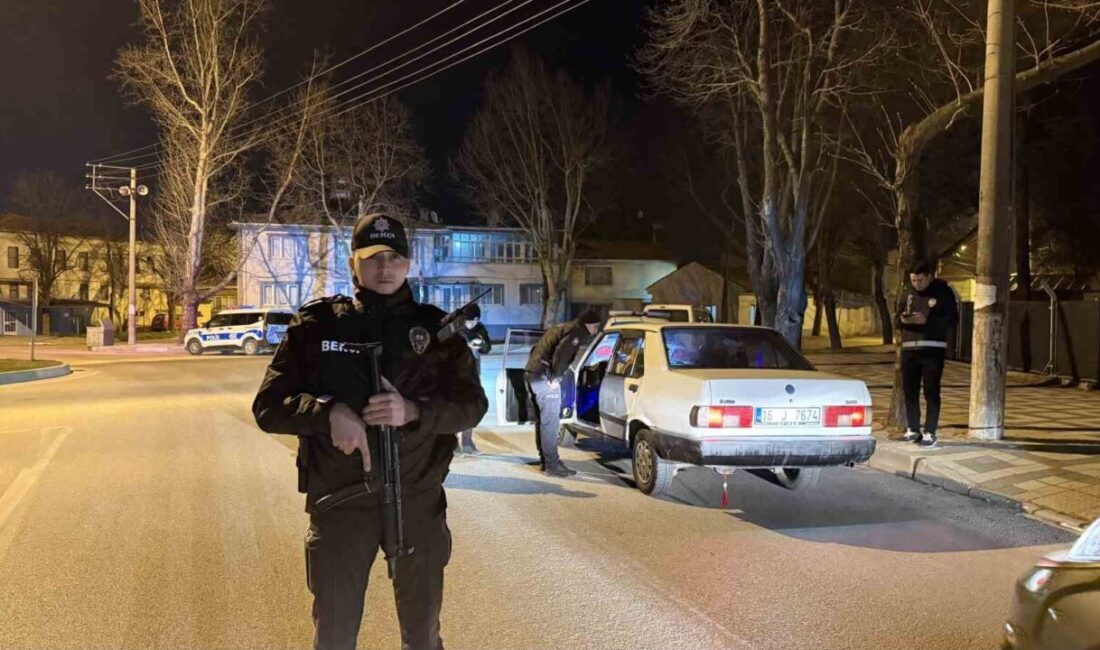 Bursa’da bayram arifesinde polis ekipleri tarafından gerçekleştirilen huzur ve güven