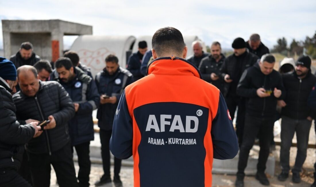 Yeşilyurt Belediye personellerinden oluşan Yeşilyurt Arama Kurtarma (YAKUT) ekibine, Afet