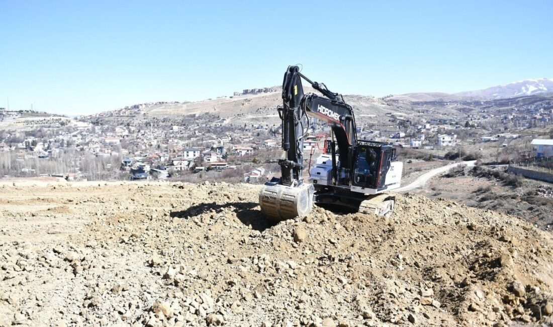 Yeşilyurt Belediyesi Fen İşleri Müdürlüğü ekipleri, şehrin yeniden inşa ve