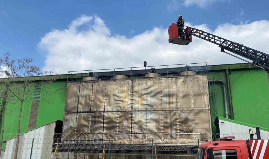 Kocaeli’nin Kartepe ilçesinde bulunan Yıldız Entegre fabrikasının soğutma kulesinde çıkan