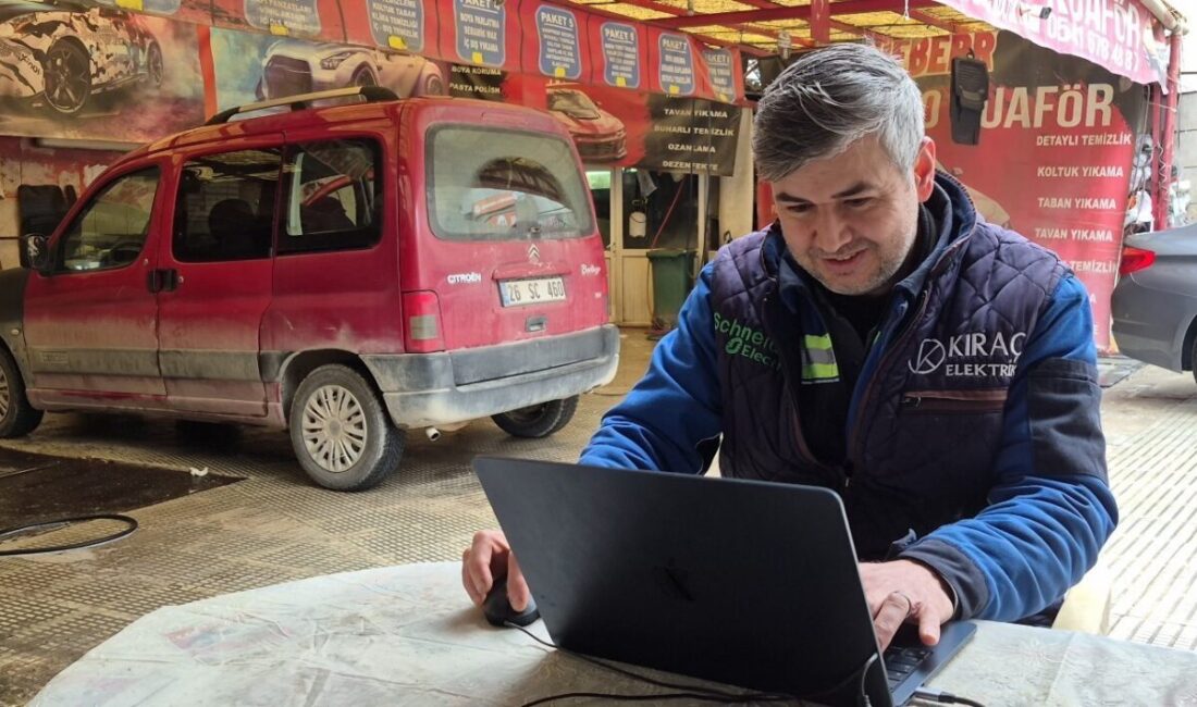 Eskişehir’de oto yıkamacı işletmecisi olan Fahri Toğrul, mesleğiyle ilgili simülasyon