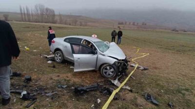 Yozgat’ta iki otomobilin kafa kafaya çarpıştığı kazada 1 kişi öldü,