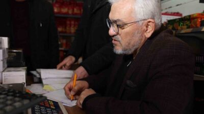 Elazığ’da yıllardır hayır işleriyle uğraşan İbrahim Kayaoğlu, zimem defteri geleneğini