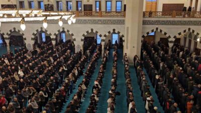 Zonguldak’ta vatandaşlar, Ramazan Bayramı namazını kılmak için kentin sembol ibadethanelerinden