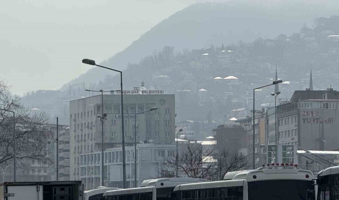 Zonguldak’ta yüksek kesimlerde sis etkili oldu. İl genelinde aralıklarla etkisini