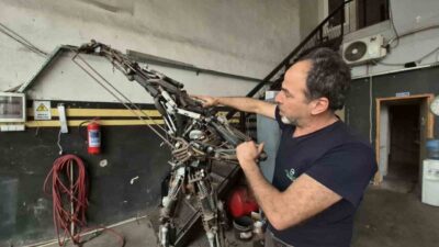Düzce’de motor ustası Murat Çetin, çöpe gidecek 850 araç parçasını