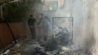 Adana’nın Feke ilçesinde atık kağıtların alev alması sonucu çıkan yangın,