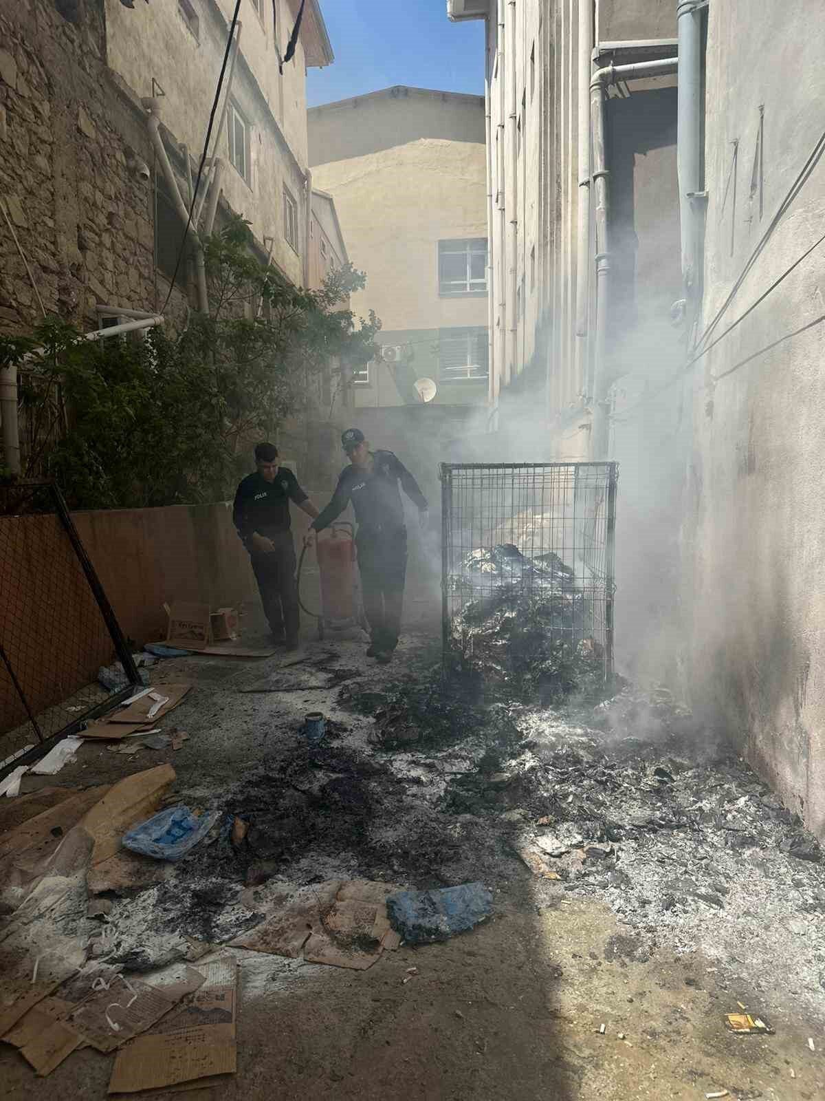 Adana’nın Feke ilçesinde atık kağıtların alev alması sonucu çıkan yangın,