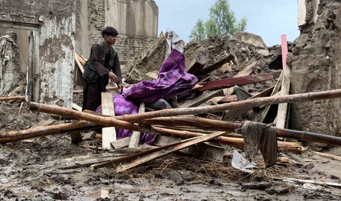 Afganistan’da etkisini sürdüren şiddetli yağışların yol açtığı sellerde hayatını kaybedenlerin