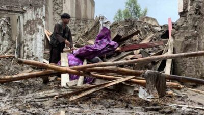 Afganistan’da etkisini sürdüren şiddetli yağışların yol açtığı sellerde hayatını kaybedenlerin