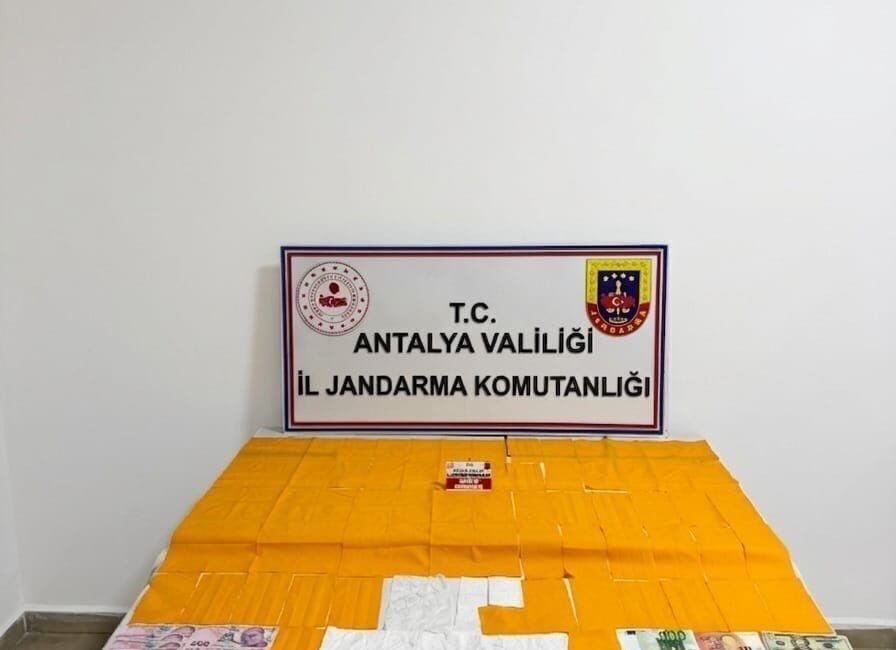 Antalya İl Jandarma Komutanlığınca, Alanya ilçesinde uyuşturucuyla mücadele kapsamında düzenlenen