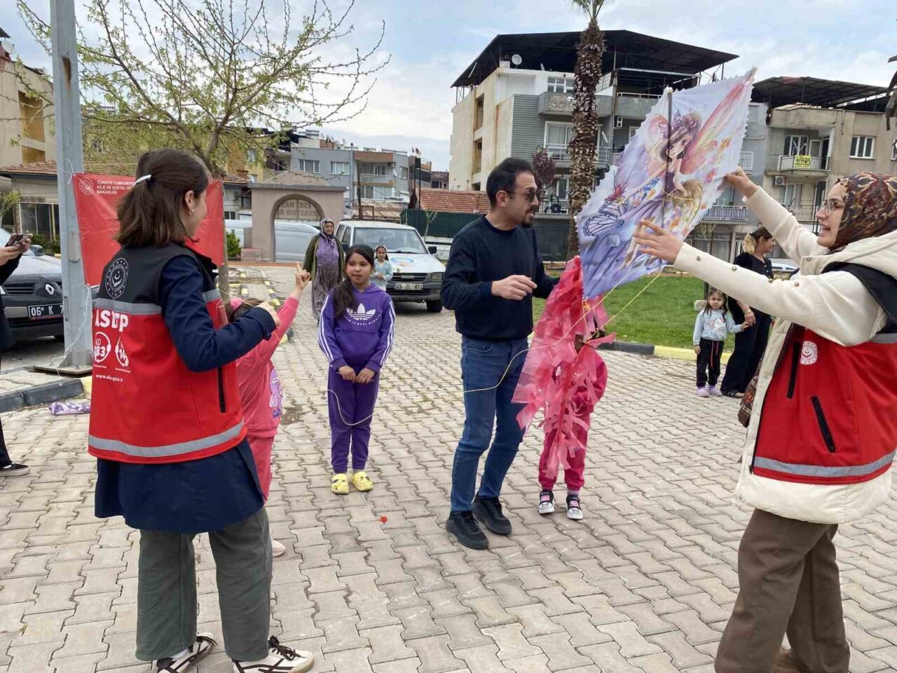 Manisa’nın Alaşehir ilçesinde 8 Nisan Dünya Romanlar Günü etkinlikleri kapsamında