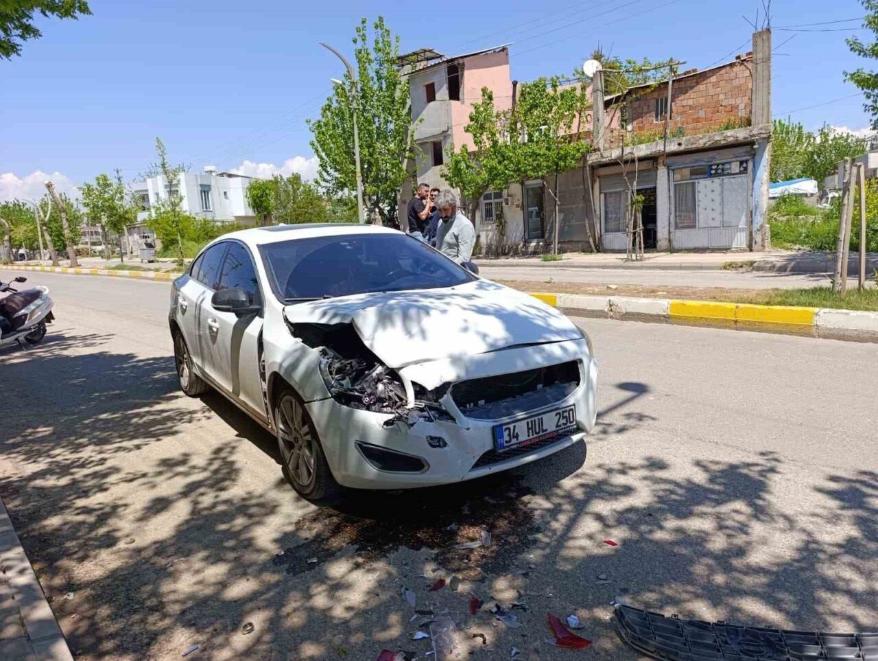 Adıyaman’da, bir grup şahıs önünü kestikleri aracın önünü keserek sürücüsünü