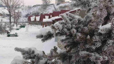 Ardahan’a “bahar geldi” derken tipi şeklinde yağan kar yağışı kent