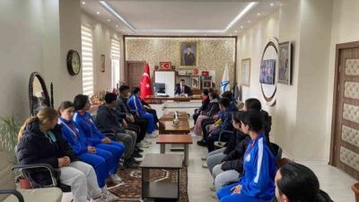 Arpaçay’da eğitim gören öğrenciler, farklı branşlarda elde ettikleri derecelerle hem