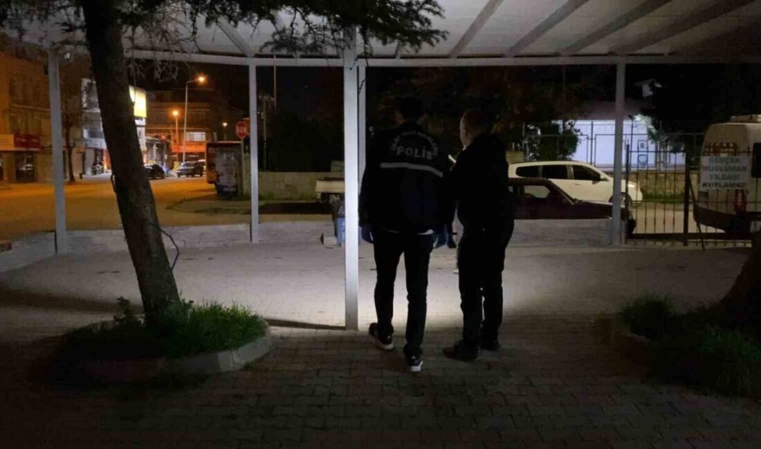 Bursa’nın İnegöl ilçesinde iki genç kız arasında çıkan kavga kanlı