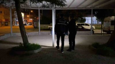 Bursa’nın İnegöl ilçesinde iki genç kız arasında çıkan kavga kanlı