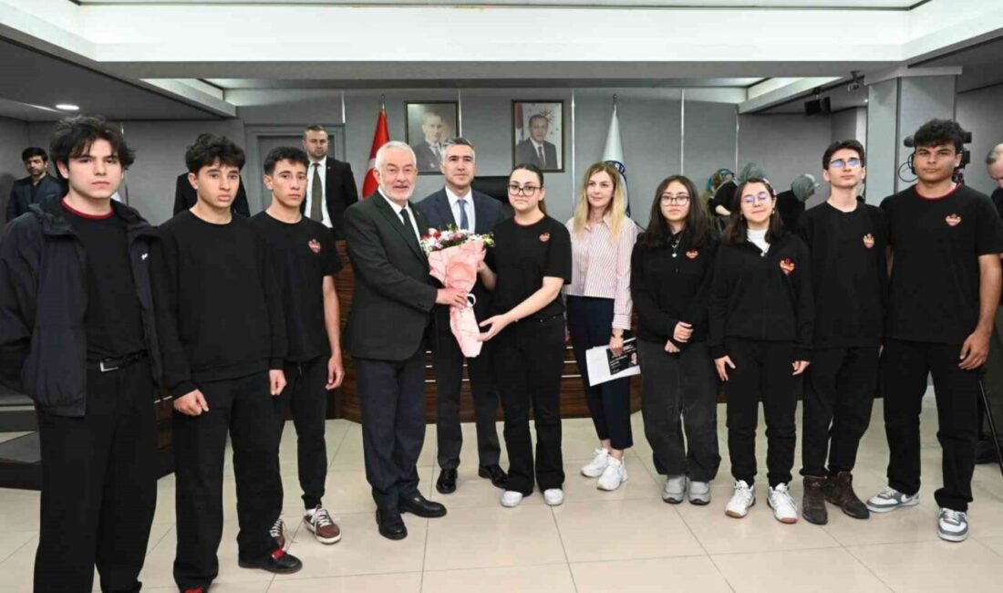 Aslı Derbent Özkan Isparta Anadolu Lisesi Müdürü Hakan Dağ, Türk