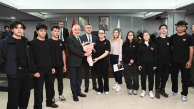 Aslı Derbent Özkan Isparta Anadolu Lisesi Müdürü Hakan Dağ, Türk