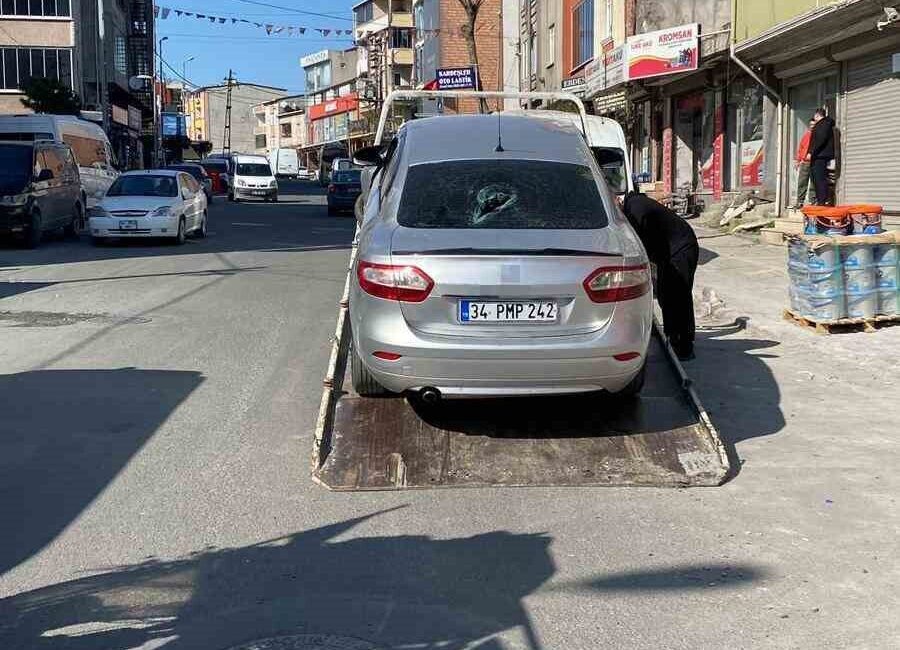 Avcılar’da küçük çocuğa çarptıktan sonra kaçarken park halindeki araçlara çarpan