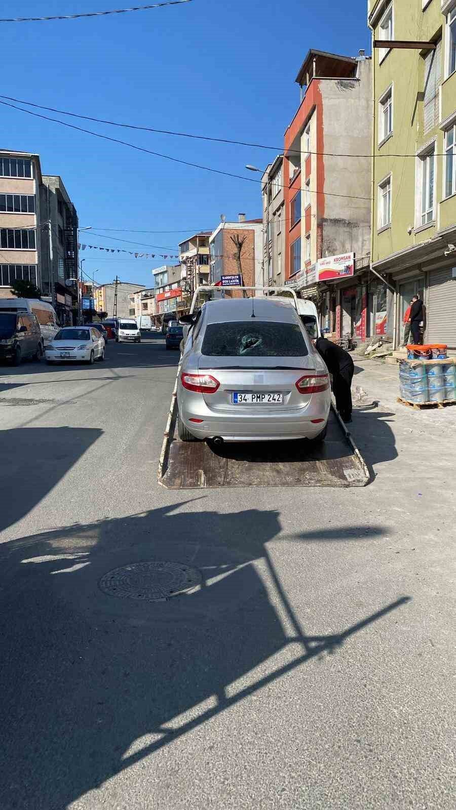 Avcılar’da küçük çocuğa çarptıktan sonra kaçarken park halindeki araçlara çarpan