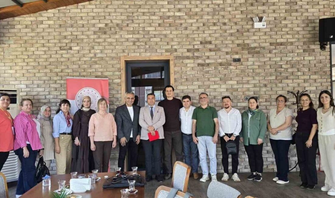 Aydın’da Öğretmen Akademileri kapsamında düzenlenen “Farklı Yönleriyle Fatih” etkinliğinde, Fatih