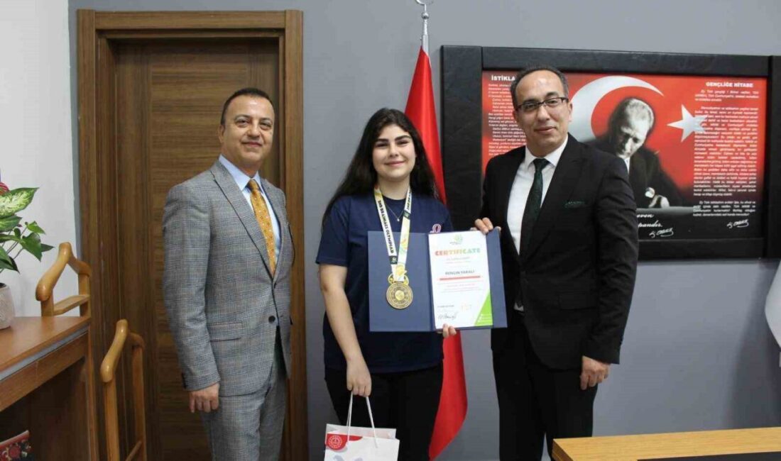 Aydın Lisesi öğrencisi Rengin Yaralı, uluslararası matematik arenasında elde ettiği