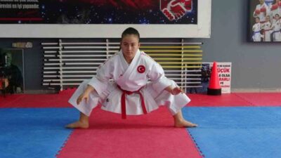 Antalya’da gerçekleştirilen Türkiye Karate Şampiyonası’nda 14 yaşındaki Mukaddes Feyza Yükselmiş,