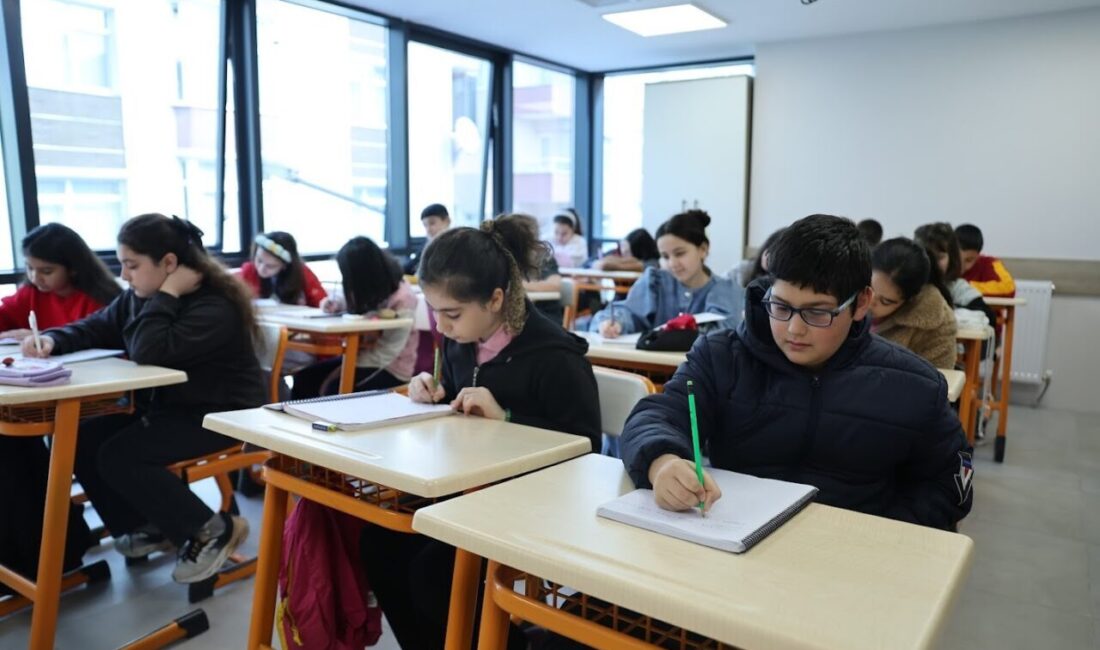 Bağcılar Belediyesi, ilk ve ortaokul öğrencilerine ücretsiz eğitim hizmeti veren