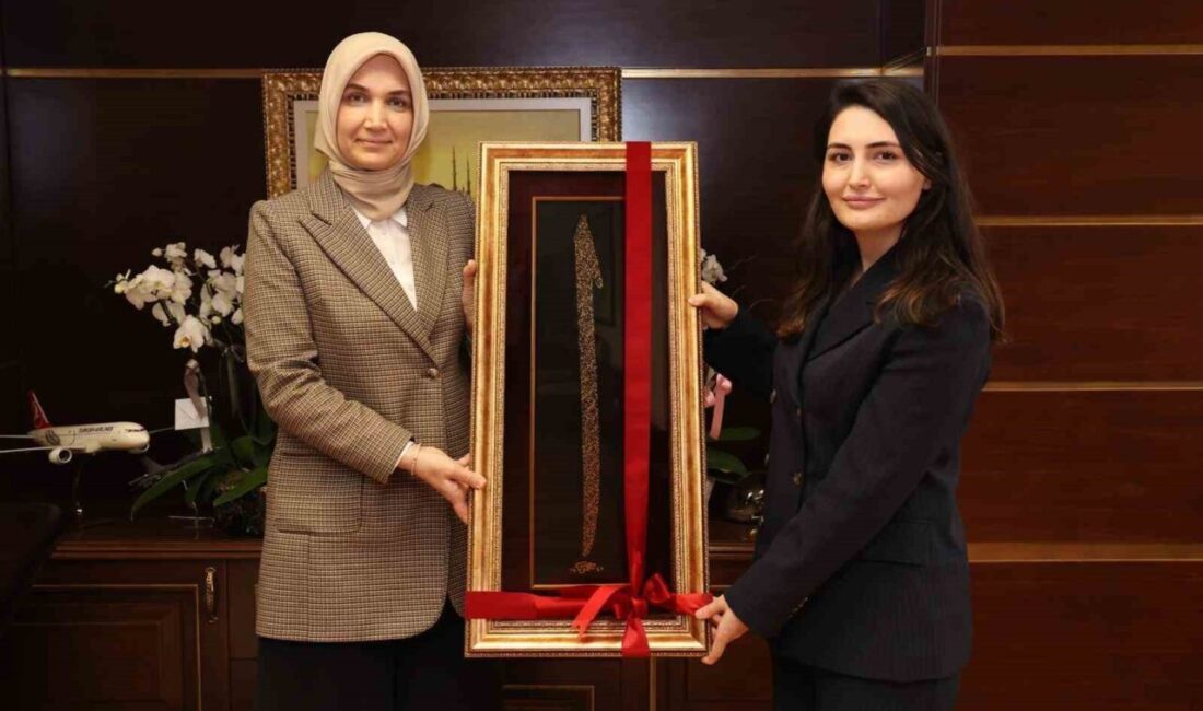 Bahşılı Kaymakamlığınca yürütülen Okuyan Kadınlar Kulübü Projesi kapsamında kadınlar hem