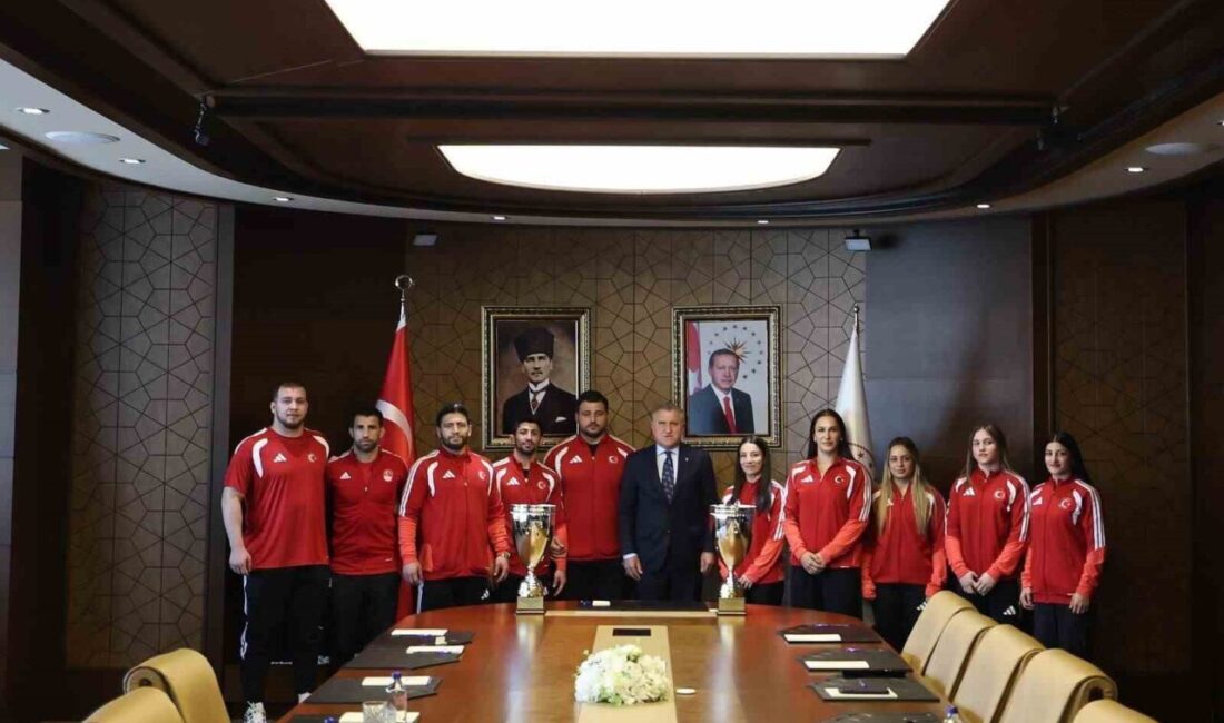 Gençlik ve Spor Bakanı Osman Aşkın Bak, Avrupa Şampiyonası’nda 11