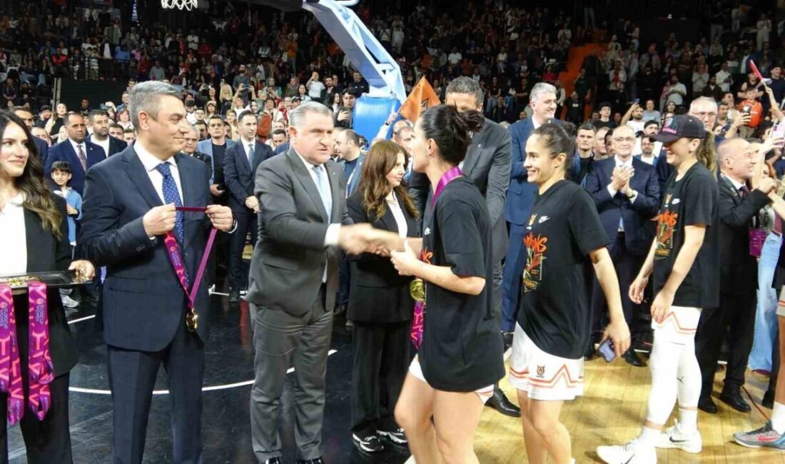 Gençlik ve Spor Bakanı Osman Aşkın Bak, FIBA Kadınlar Avrupa