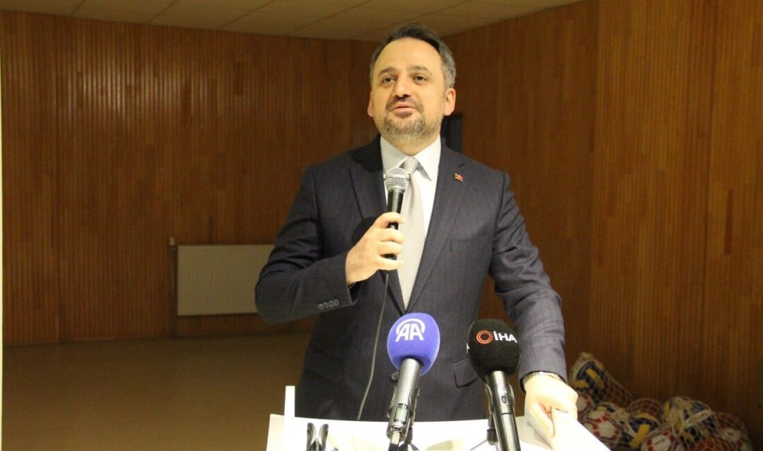 Çorum’da gençlerle bir araya gelen Gençlik ve Spor Bakan Yardımcısı