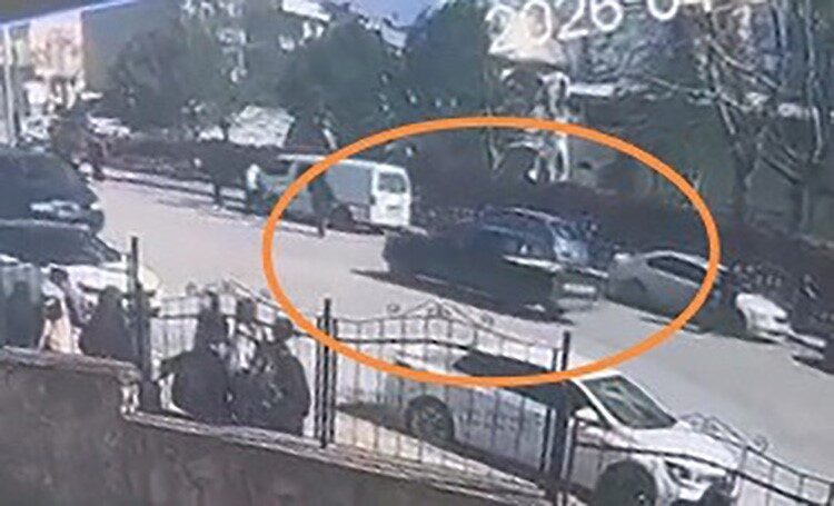 Bursa’nın İnegöl ilçesinde, apartmanın 1. kat balkonundan düşen 3 yaşındaki