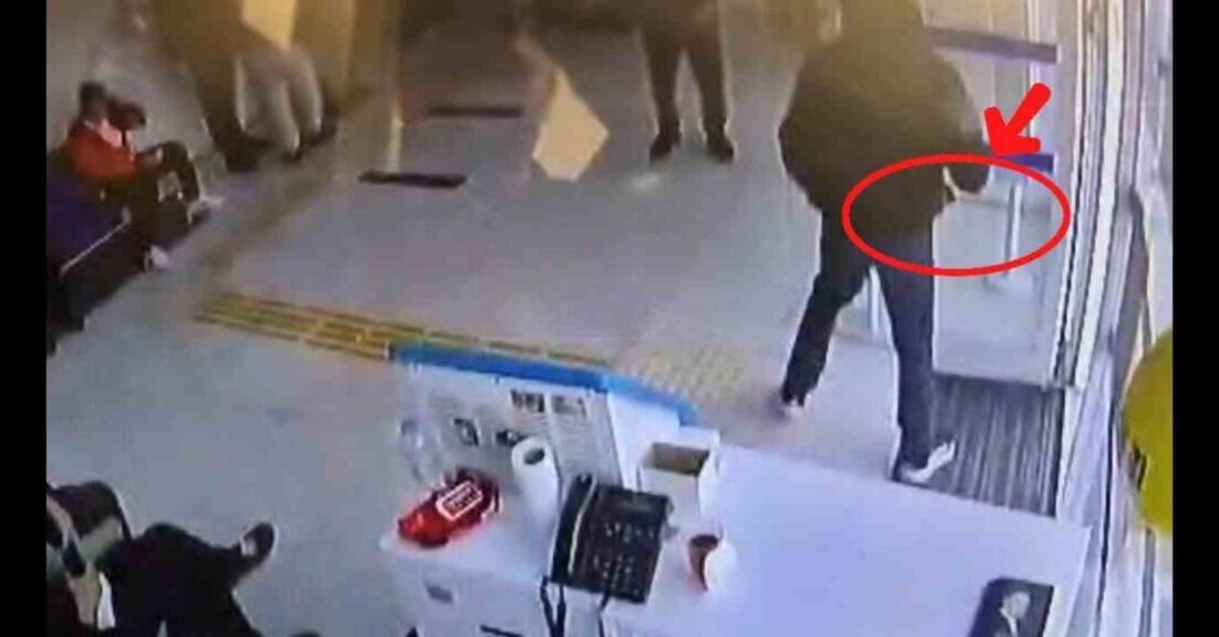 Mersin’de yüzü maskeli ve elinde satırla banka şubesine girerek gasp