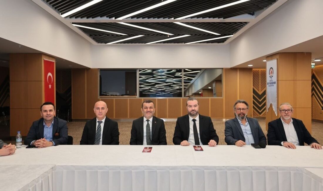 Denizli Büyükşehir Belediye Başkanı Bülent Nuri Çavuşoğlu, kentte görev yapan