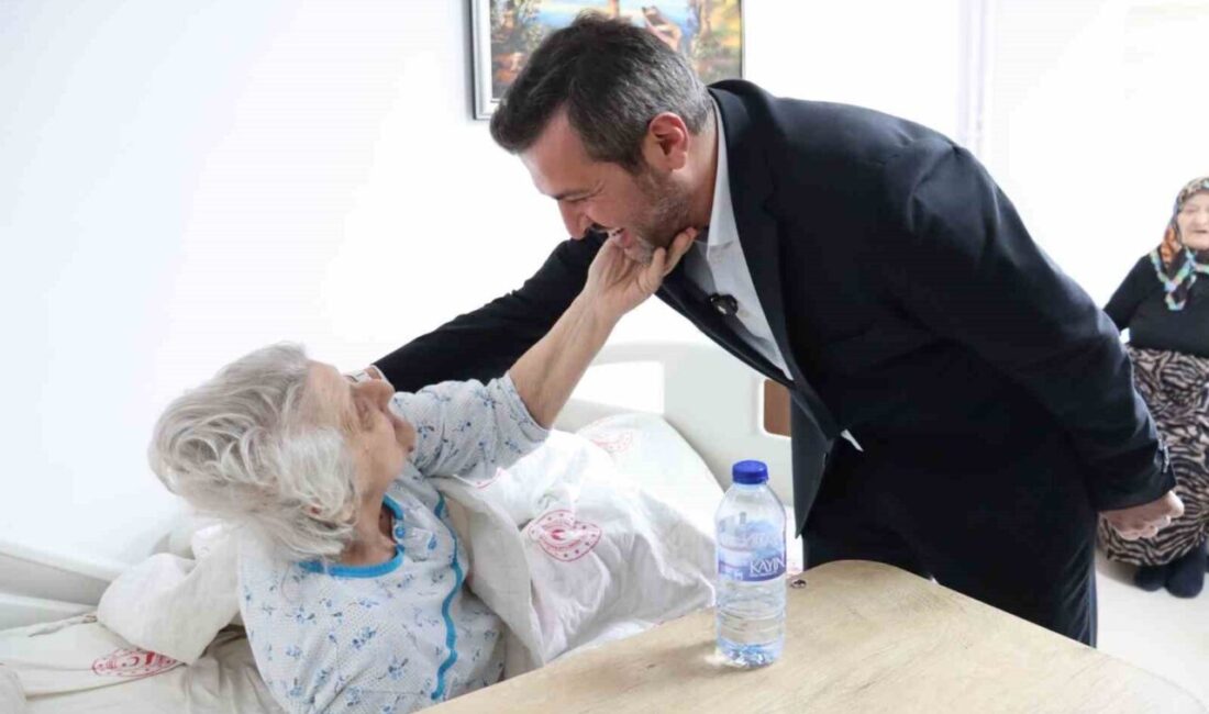 Karabük Belediye Başkanı Özkan Çetinkaya, Yücel Huzurevi’ni ziyaret ederek huzurevi