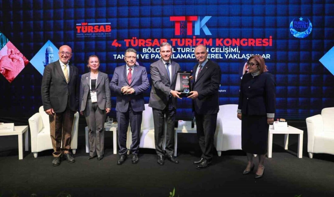 Düzce Belediye Başkanı Dr. Faruk Özlü, Antalya’da düzenlenen 4. TÜRSAB