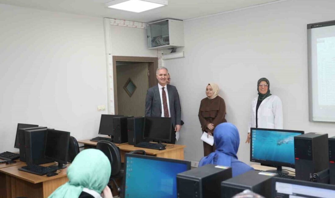 İnegöl Belediye Başkanı Alper Taban, İNESMEK kurslarını ziyaret ederek kursiyerlerle