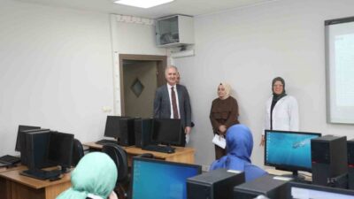 İnegöl Belediye Başkanı Alper Taban, İNESMEK kurslarını ziyaret ederek kursiyerlerle