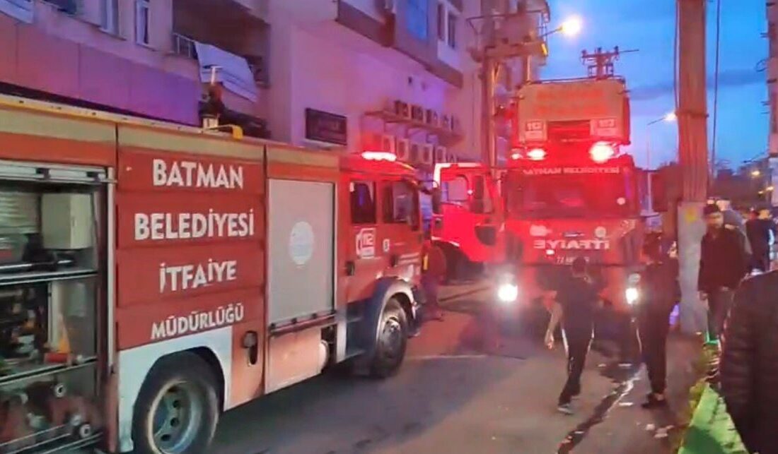 Batman’da bir evde bir kadın ve bir erkek yanmış vaziyette