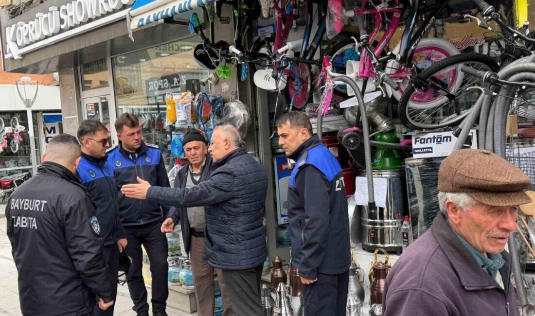 Bayburt Belediyesi Zabıta Müdürlüğü ekipleri, kent genelinde kaldırım işgallerine yönelik