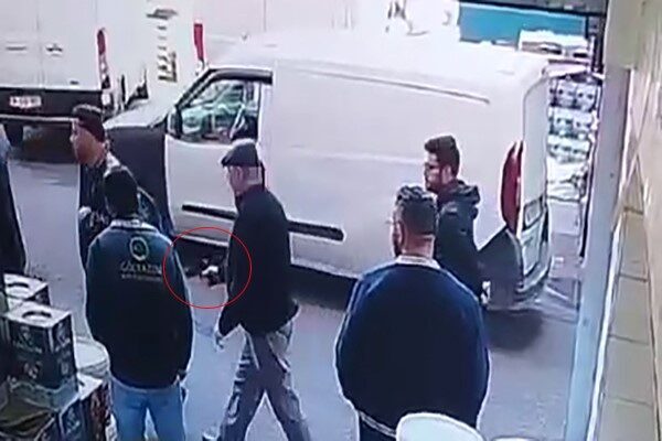 Bayrampaşa’da baba ve oğlu aralarında husumet bulunan eski çalışanlarının iş