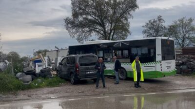 Bursa’da belediye otobüsü ile nakliyat kamyonunun çarpıştığı trafik kazasında 2