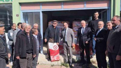 Bilecik’in Yenipazar ilçesinde 240 torba yağlık ayçiçeği tohumu üreticilere dağıtıldı.