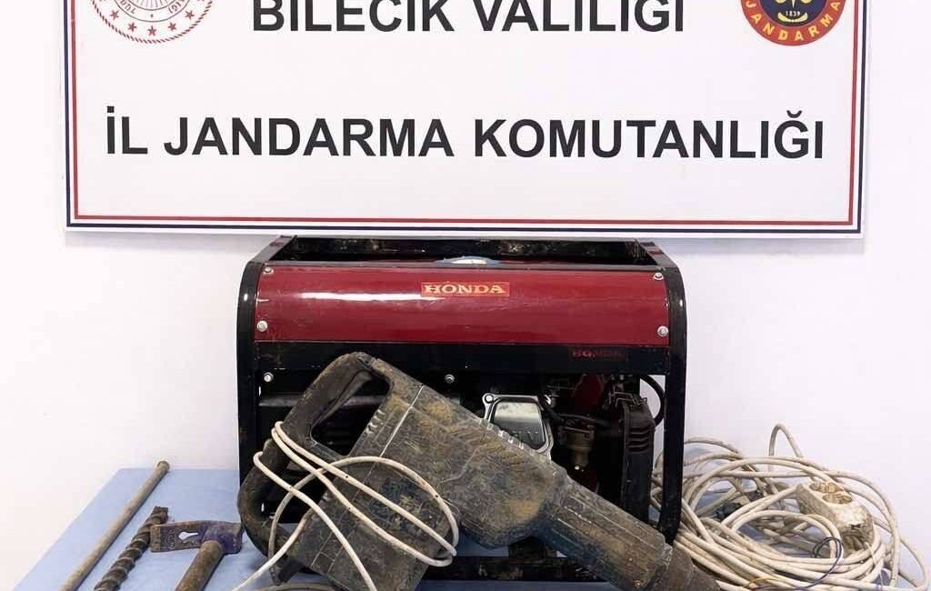 Bilecik’in Osmaneli ilçesinde kaçak kazı yapıldığı ihbarı üzerine düzenlenen operasyonda