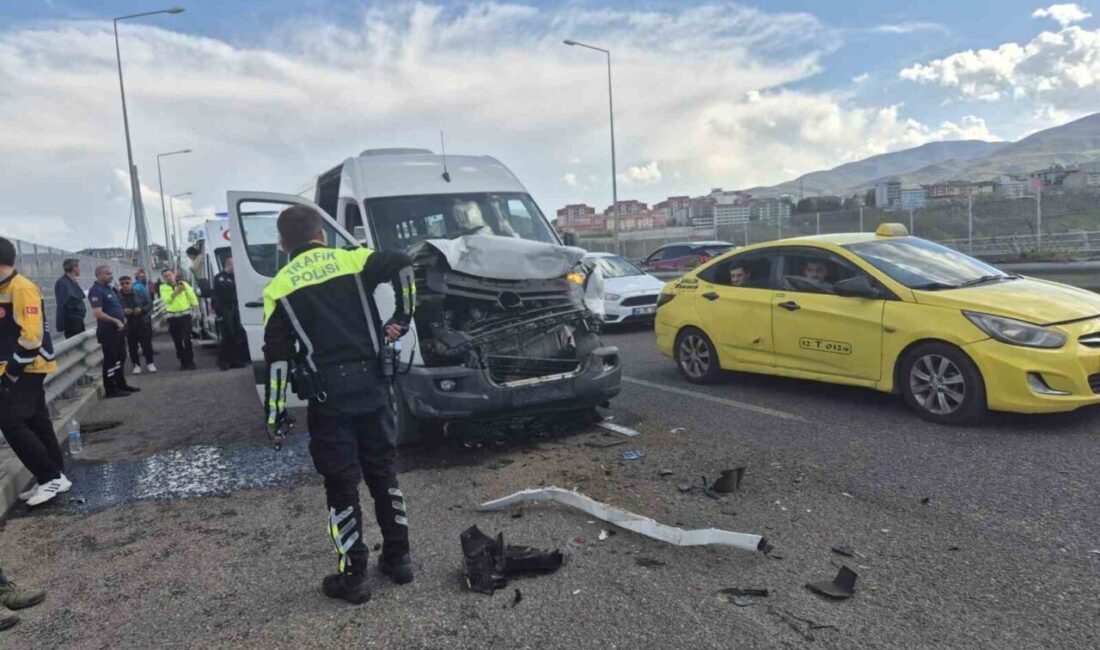 Bingöl’de 3 aracın karıştığı zincirleme trafik kazasında 3 kişi yaralandı.